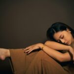 “만성피로, 이제는 나도 탈출할 수 있다”―한국인의 일상에 맞춘 실천형 건강 루틴 뜬다 a woman sitting on the ground with her arms crossed