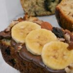 “나에게 맞는 식단 찾기, 작은 변화로 건강 시작하세요” brown bread with white cream