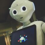 집에서 똑똑하게 건강 챙긴다…AI 기반 건강 관리 실천법 white robot toy holding black tablet